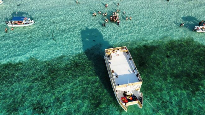 Catamaran Premium Snacks and Open Bar - Included Amenities