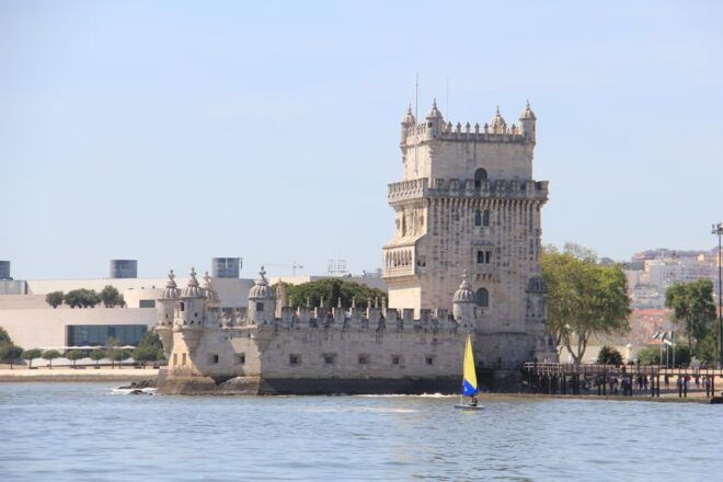 Catamaran Tour on the Tagus With Views of Fascinating Lisbon - Amenities and Inclusions
