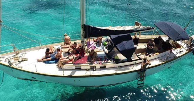 Catania: Boat Trip With Aperitif, Prosecco and Snorkeling - Customer Ratings and Feedback
