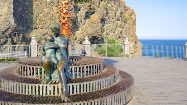 Catania: Hop-On, Hop-Off Bus to Acicastello and Acitrezza - Exploring Acicastello and Acitrezza