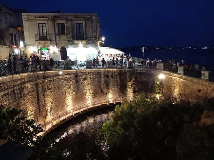 Catania: Syracuse and Ortigia Private Tour with Pickup - Food, Drink, and Local Vibes