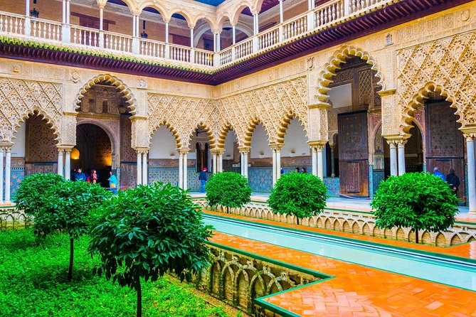 Cathedral & Alcazar of Seville Guided Tour With Skip the Line - Skip the Line Access, Expert Guide, and Historical/Cultural Significance