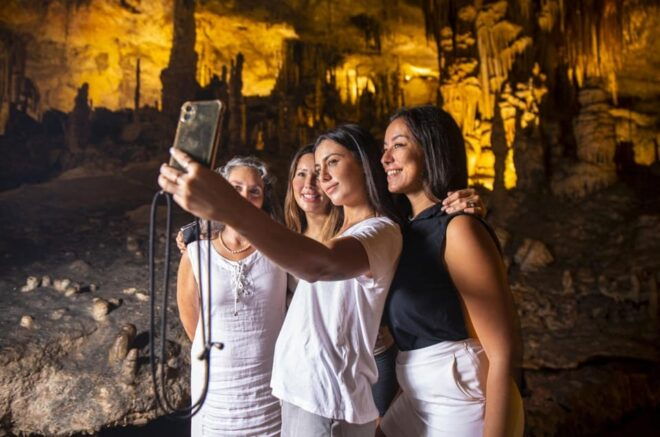 Caves of Drach: Entrance, Music Concert and Boat Trip - Exploring the Cuevas Del Drach