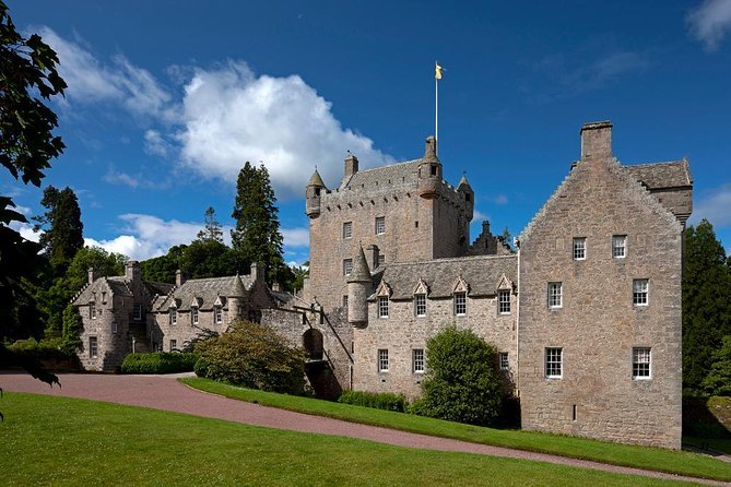 Cawdor Castle, Clava Cairns and Culloden Battlefield - Tour Duration