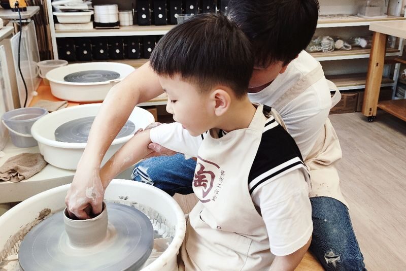 CC ART STUDIO - Parent-child ceramics class | Parent-child drawing or kneading experience | Parent-child ceramic painting workshop | Prince - A pottery class built around making something together