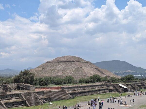 Cdmx: Teotihuacan Guided Tour With Guadalupe Basilica Visit - Visiting the Basilica of Our Lady of Guadalupe