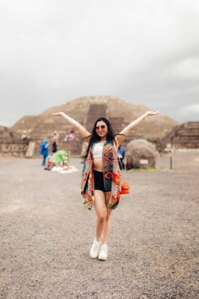 CDMX Teotihuacán Pyramids & PreHispanic Cave (Small Groups) - Group Size and Languages