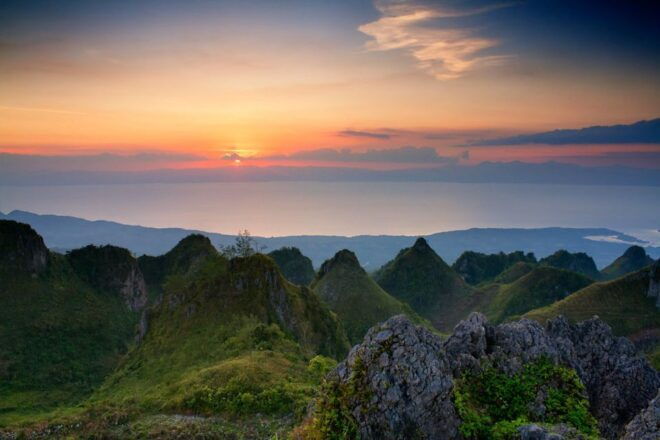 Cebu: Osmeña Peak and Kawasan Falls Canyoneering Day Trip - Hiking Osmeña Peak
