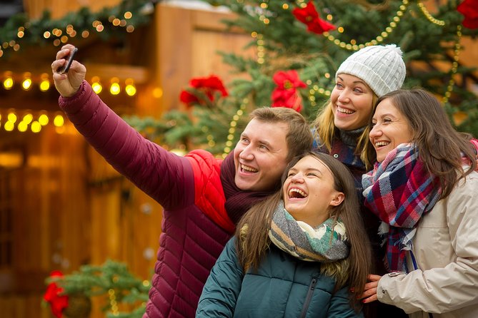 Celebrate With a Holiday Scavenger Hunt in Williamsburg With Holly Jolly Hunt - Event Overview