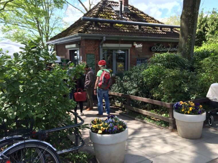 Celebs, Waterfronts and Nature Cycle Tour - Authentic Experiences from Reviews