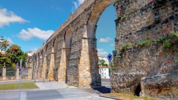 CENTER PORTUGAL: TOUR FD COIMBRA>FATIMA MERCEDES V EXT LONG - Additional Information