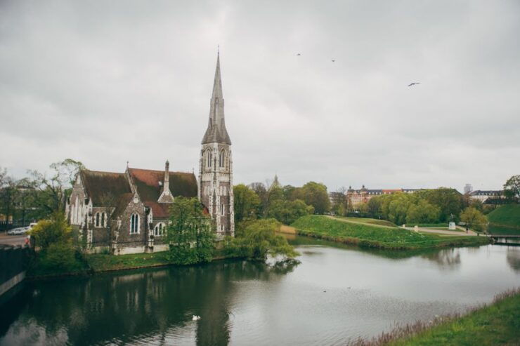 Central Copenhagen: 2-Hour Small Group Walking Tour - Experience Highlights