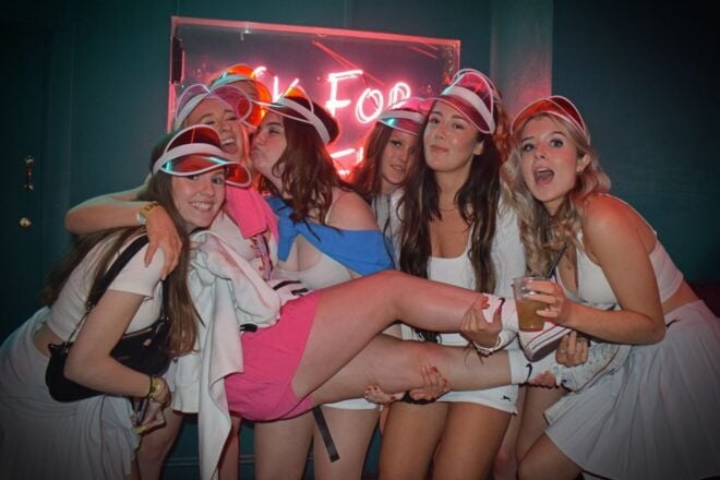 Central London Bar Crawl and Nightlife Tour - Connect With Fellow Travelers and Local Guides