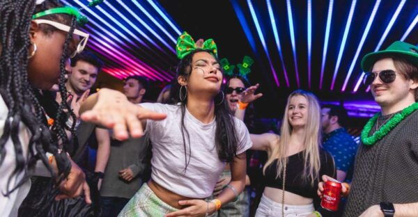 Central London Bar Crawl and Nightlife Tour - Take Advantage of Unlimited Discounted Drinks