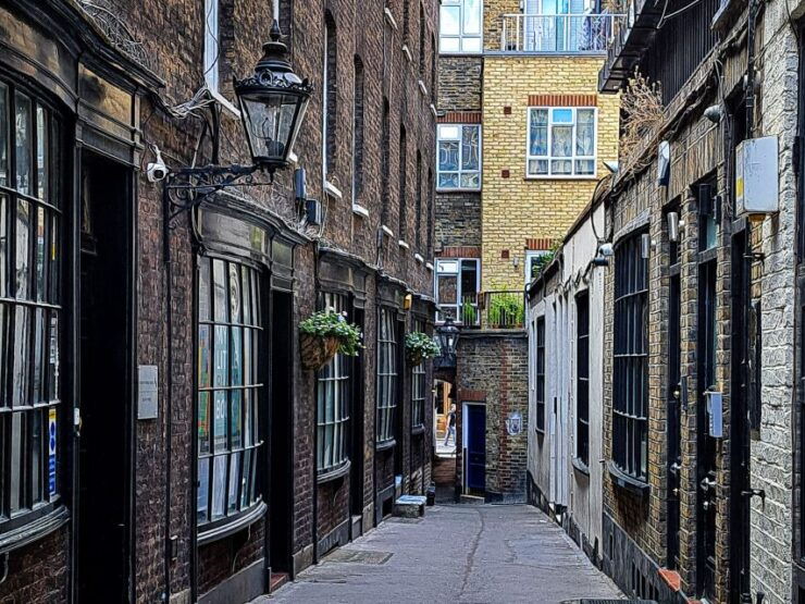 Central London: City Exploration Game With Secret Squares - About the Activity and Booking Details