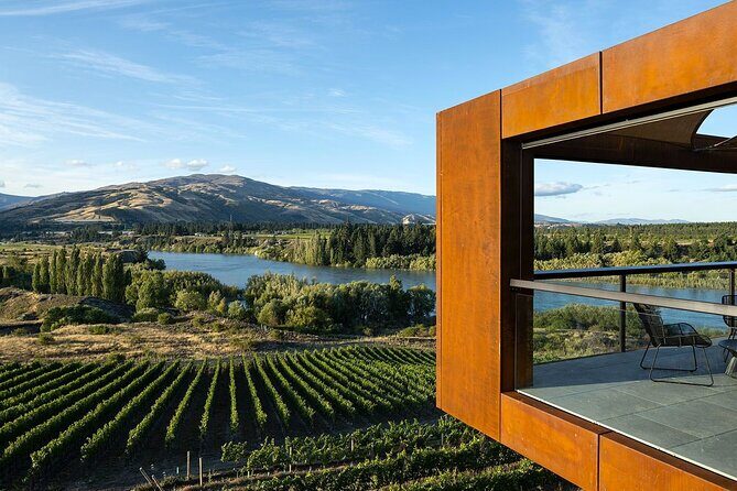 Central Otago Wine Tour Small Group, Expert Guide & Scenic Views - The Allure of a Small-Group Wine Adventure