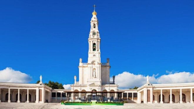 CENTRAL PORTUGAL: FULL DAY TOUR FROM COIMBRA TO FÁTIMA BY SEDAN - Unmissable Sights in Fátima
