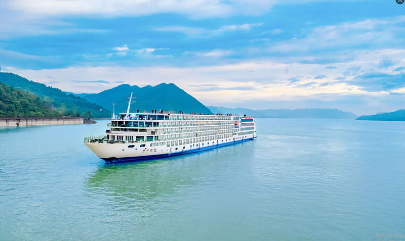 Century Cruises | Luxury Yangtze River Three Gorges Cruise 4 Days 3 Nights / 5 Days 4 Nights (Departing from Chongqing/Yichang) - Should you book the Century Cruises Three Gorges trip?