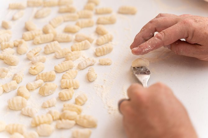 Cesarine: Pasta & Tiramisu Class at a Locals Home in Rome - Class Overview