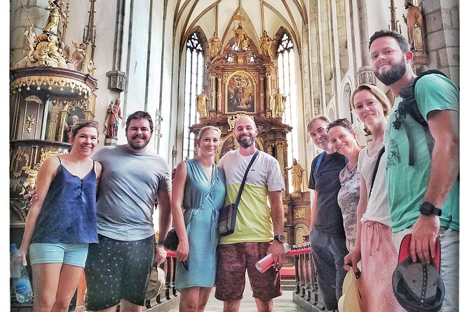Český Krumlov Free Tour - Tour Directions and Guide Identification