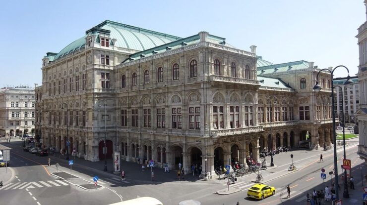 Český Krumlov: Private One-Way Transfer to Vienna - Booking Details for the Transfer