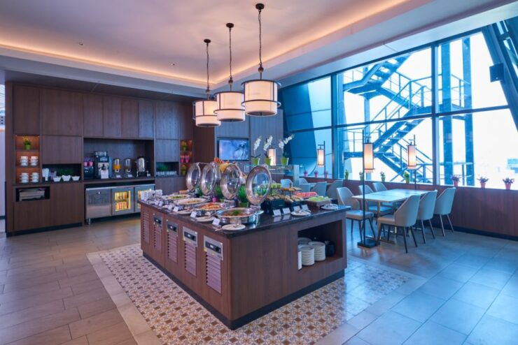 CGK Jakarta Airport: Premium Lounge Access - Amenities Included