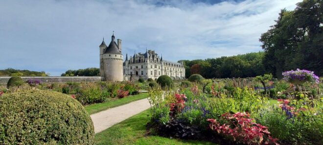 Chambord and Chenonceau Day Trip With Licensed Guide - Full Description