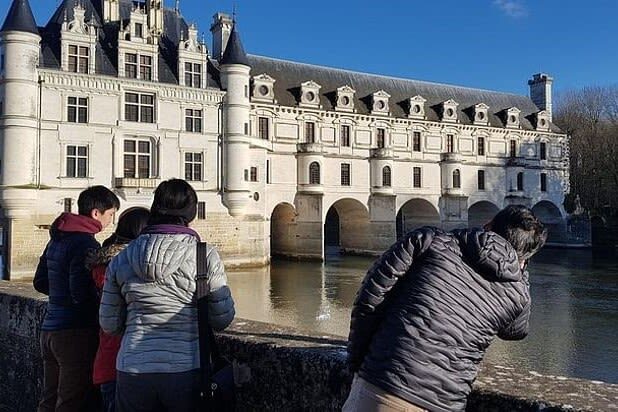 Chambord and Chenonceau Tour in Loire Valley from Tours - Villesavin: lunch inside a lived-in château