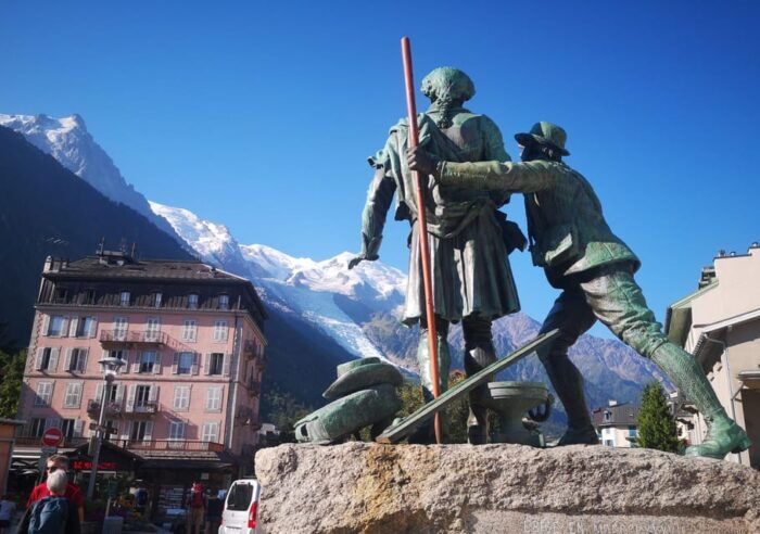 Chamonix: Highlight Tour Aiguille Du Midi and Mer De Glace - Discovering Mer De Glace
