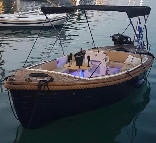 Champagne Sunset With Skipper Two Hours Trip - Boat Specifications
