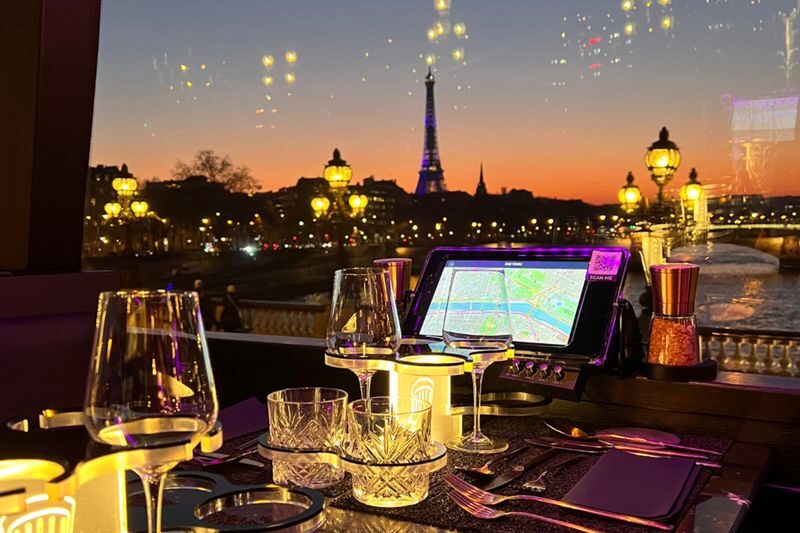 Champs-Elysees Bus Dining and Sightseeing Experience in Paris - Should you book the Champs-Élysées bus dinner?