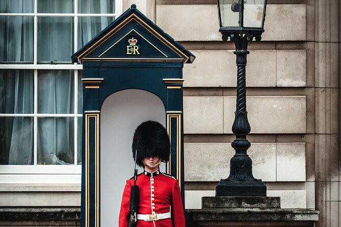 Change of the Guard Royal Walk & Photo Oportunities - Historical Significance of the Changing of the Guard