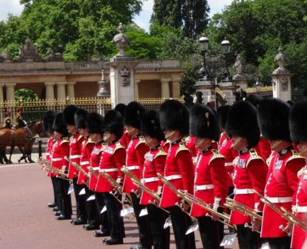 Changing of the Guard Experience in London - Duration and Cancellation Policy