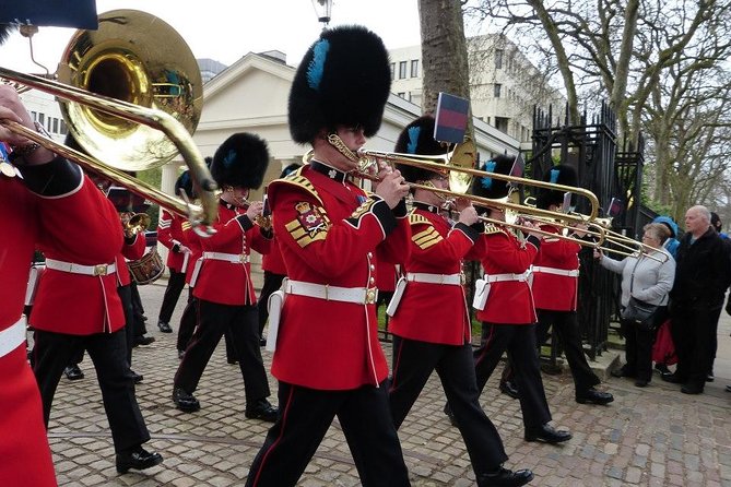 Changing of the Guard Guided Walking Tour in London - Tips for Travelers on the Tour