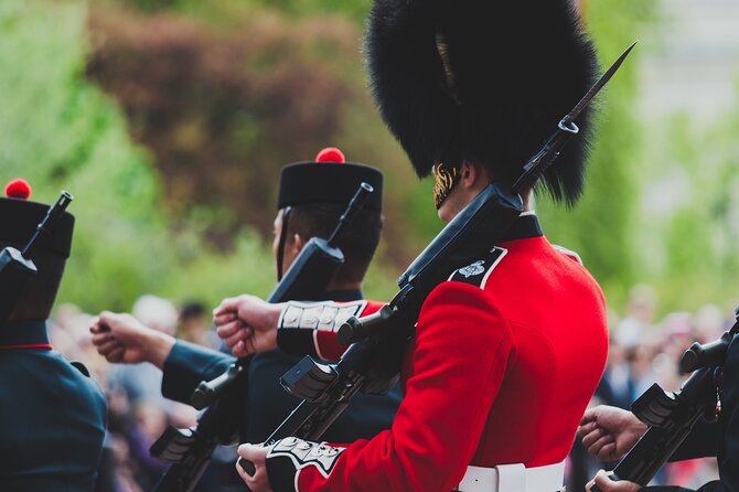 Changing of the Guard Walking Tour - Great Spots to View the Soldiers