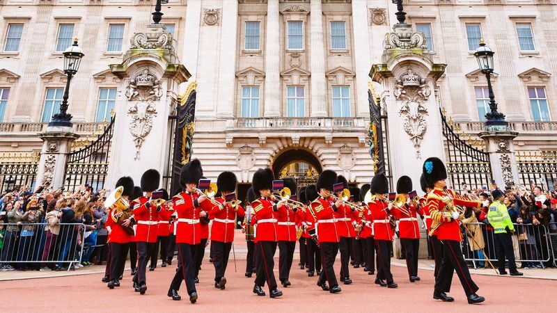 Changing of the Guards and Tower of London tour in London - A royal morning with a useful change of scenery