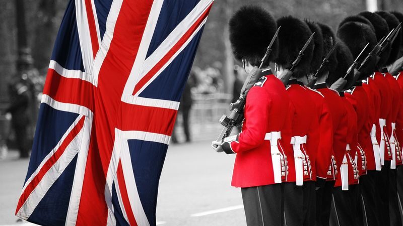 Changing of the Guards and Tower of London tour in London - Meeting a Yeoman Warder at the Tower