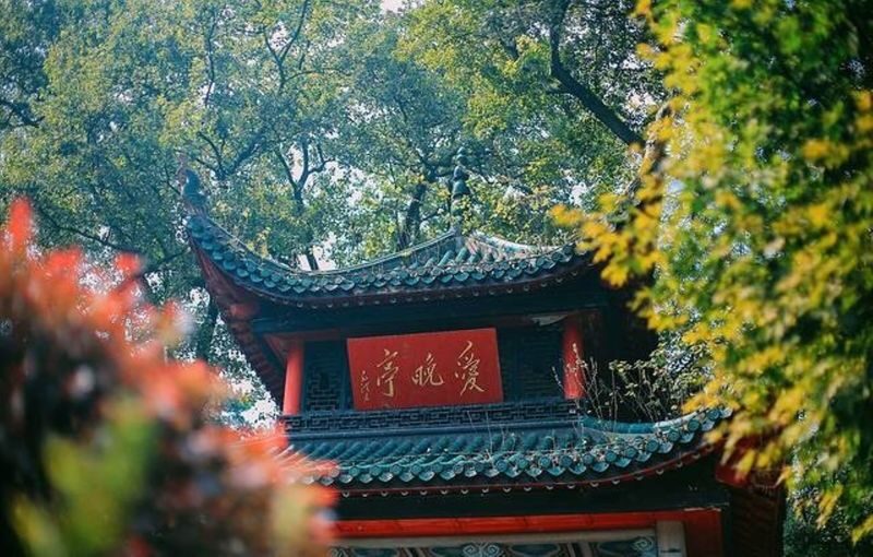 Changsha Hunan Provincial Museum & Pozi Street Day Trip - The guide can shape how the day feels