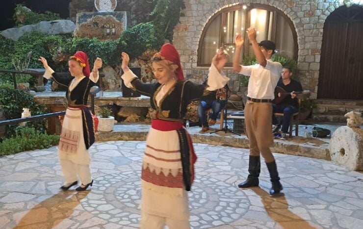 Chania: Cretan Folklore Dance Show With Dinner and Pickup - Experience Itinerary
