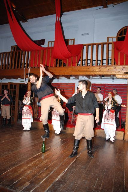 Chania: Cretan Folklore Night With Buffet and Transfer - Language and Pickup Details