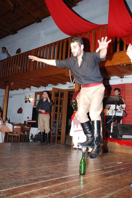 Chania: Cretan Folklore Night With Buffet and Transfer - Description and Itinerary