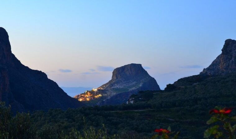 Chania Luxuries: Secrets of Wine and Olive Oil Tastings - Traditional Cretan Lunch  