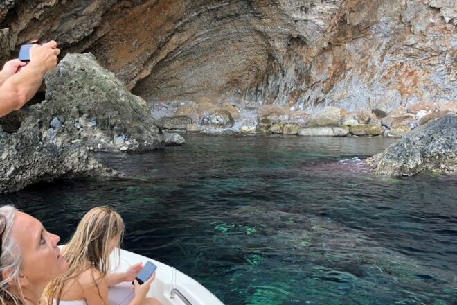 Chania: Private RIB Cruise to Akrotiri and Seitan Limania - Lunch at Marathi Island Beach