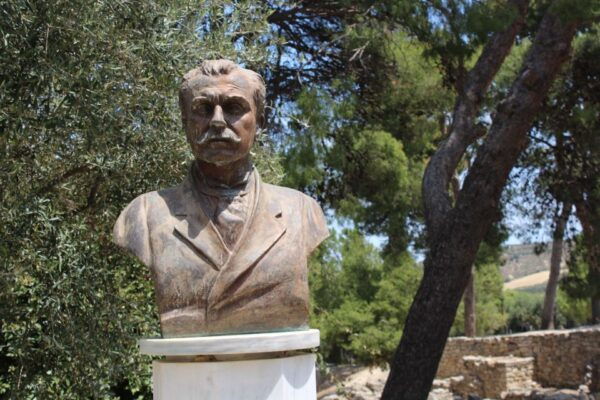 Chania to Faistos Palace Private Transfer Full Day Tour - Transfer Details and Sightseeing Stops