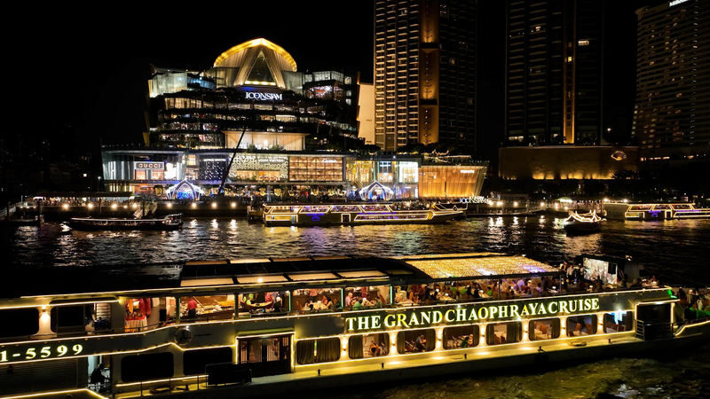 Chao Phraya Cruise in Bangkok - Buffet dinner: plenty to try, with a few caveats