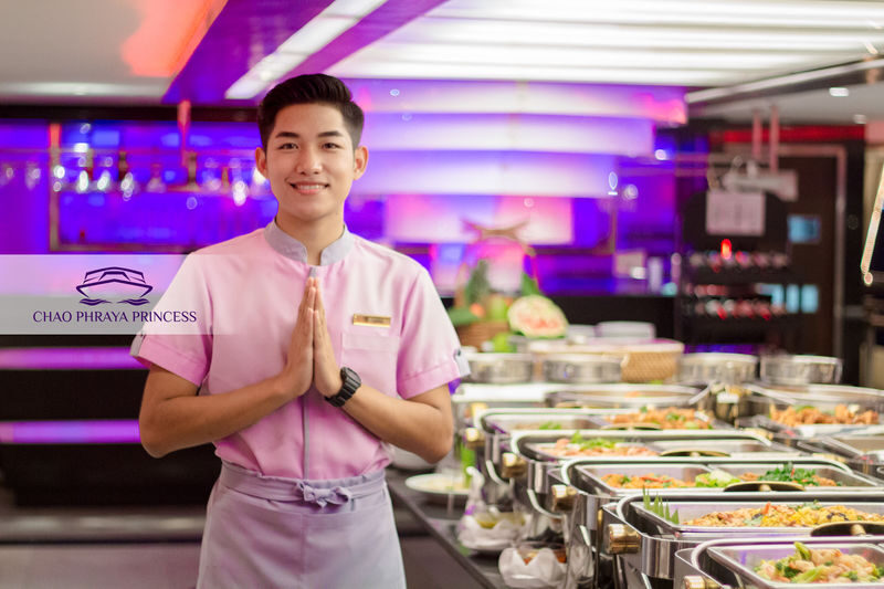Chao Phraya Princess Dinner Cruise in Bangkok - At Asiatique, allow time to find the right check-in point