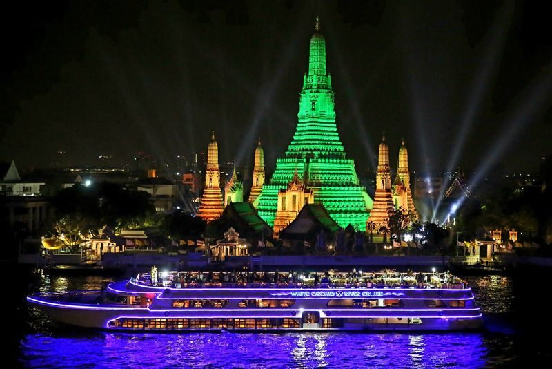 Chao Phraya White Orchid Cruise in Bangkok - The river is the main event