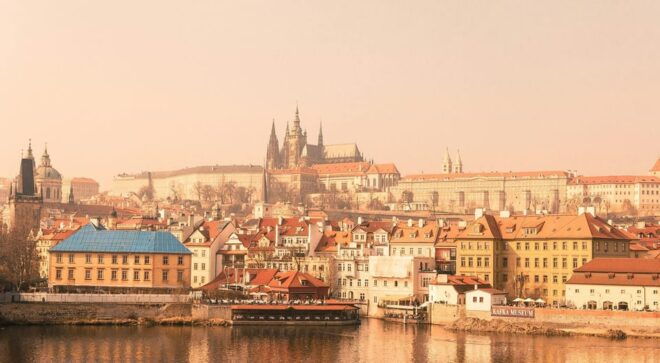 Charles Bridge and Prague Castle Walking Tour - Itinerary Highlights