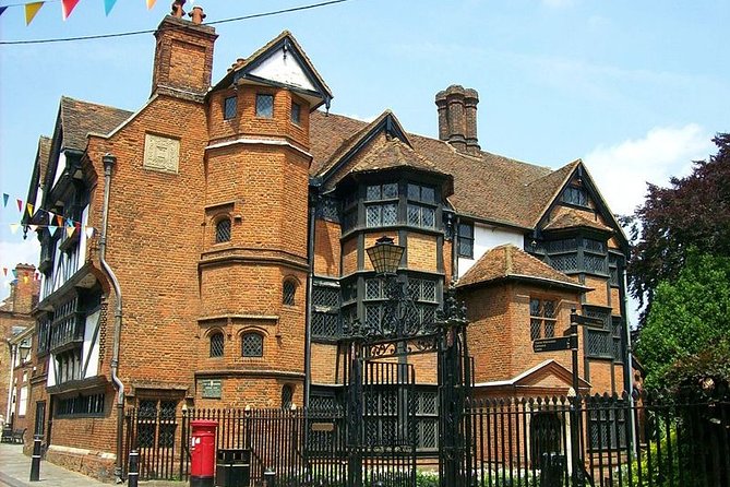 Charles Dickens Full-Day Private Tour in Rochester - Selecting Date and Travelers