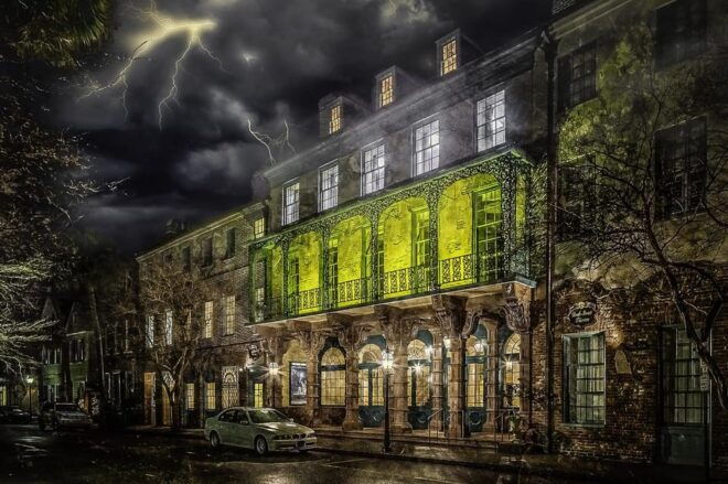 Charleston: Boos and Booze Haunted Pub Crawl Walking Tour - Tour Features